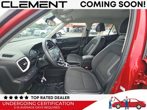 Used 2024 Hyundai Venue Limited FWD image 3