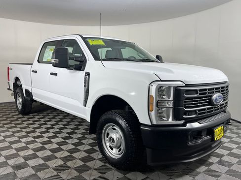 Used 2024 Ford F250 XL AWD/4WD image 3