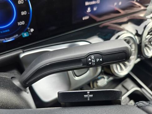 Used 2024 Mercedes-Benz EQB 300 4MATIC image 32