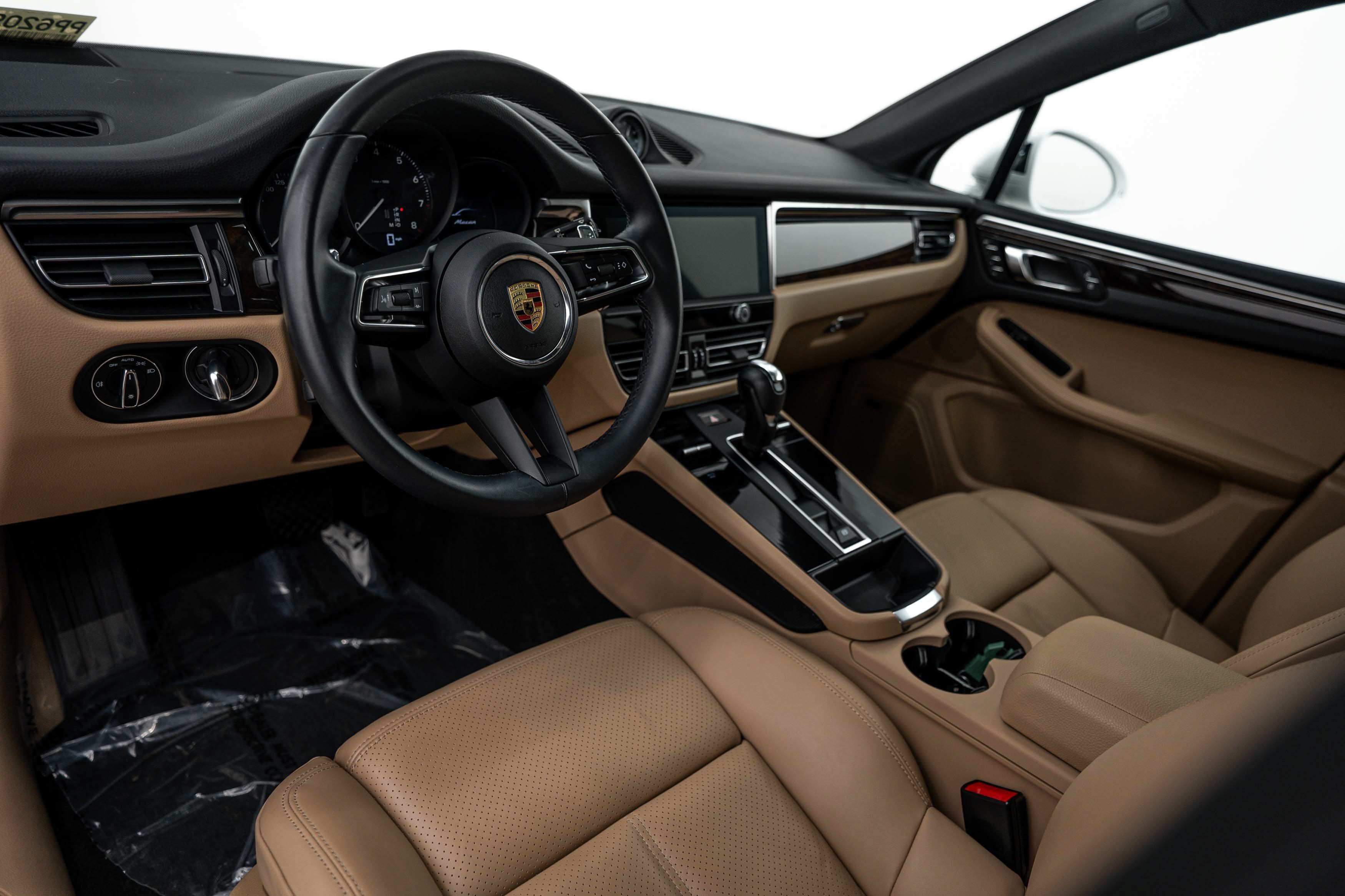 Certified 2023 Porsche Macan AWD/4WD image 4