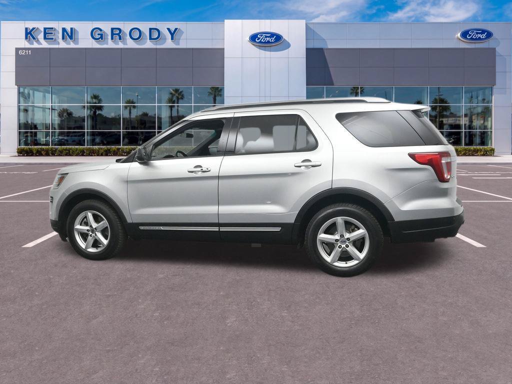 Used 2018 Ford Explorer XLT FWD image 3