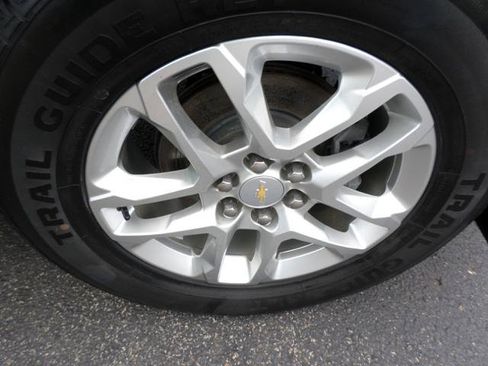 Used 2021 Chevrolet Traverse LT image 38