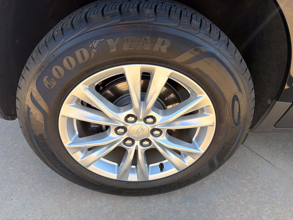 Used 2020 Cadillac XT5 Luxury w/ LPO, Premium Carpet Package FWD image 6