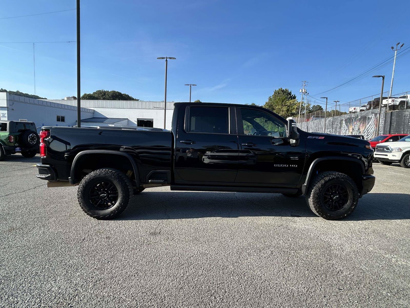 Used 2024 Chevrolet Silverado 2500 ZR2 w/ Technology Package AWD/4WD image 8