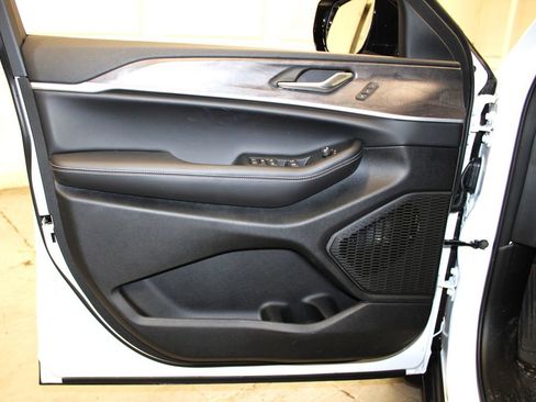 New 2025 Jeep Grand Cherokee Limited w/ Luxury Tech Group II image 26