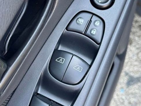 Certified 2025 Nissan Kicks Play S image 15