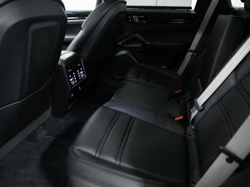 Certified 2023 Porsche Cayenne S Platinum image 26