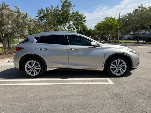 Used 2018 INFINITI QX30 FWD image 8
