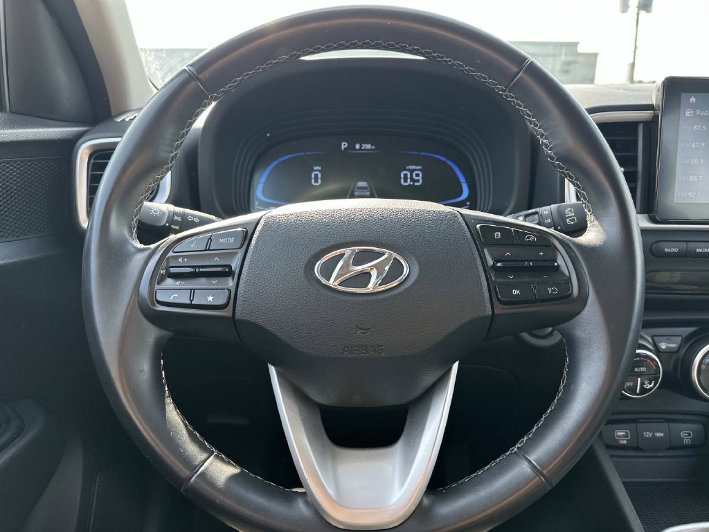 Used 2025 Hyundai Venue SEL FWD image 20