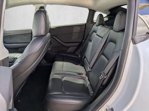 Used 2022 Tesla Model Y Long Range image 15