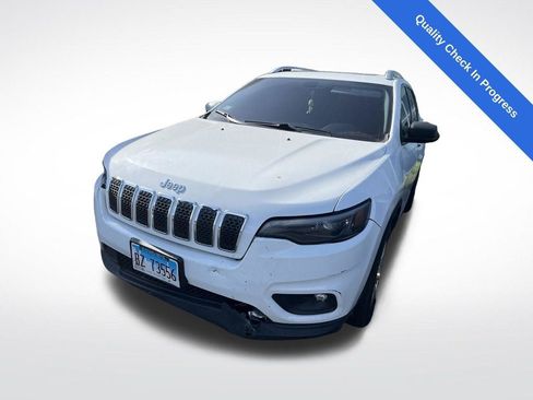Used 2019 Jeep Cherokee Latitude w/ Cold Weather Group FWD image 1