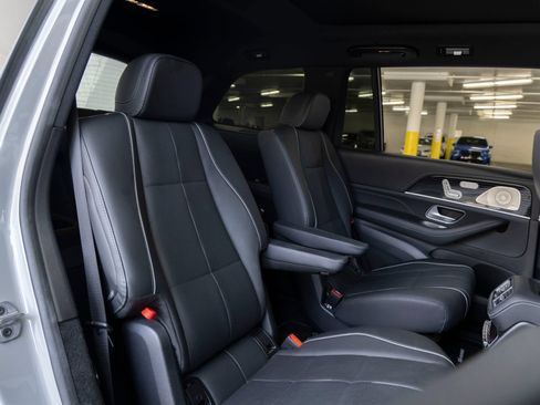 Used 2024 Mercedes-Benz GLS 580 4MATIC image 23