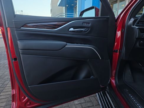 Used 2024 Cadillac Escalade Premium Luxury w/ Performance Package image 13