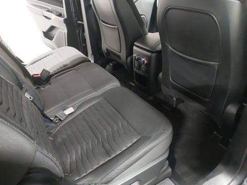 Used 2020 Ford Explorer XLT image 11