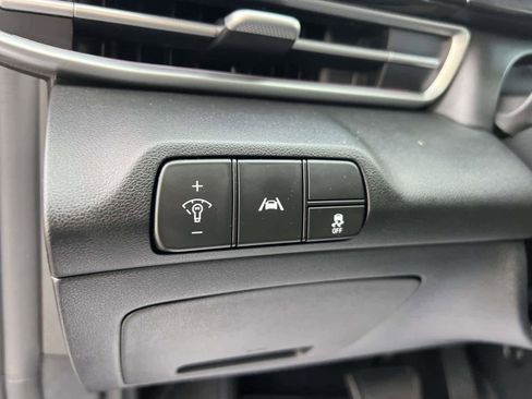 Used 2023 Hyundai Elantra Limited image 15