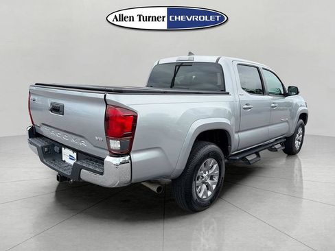 Used 2018 Toyota Tacoma SR5 RWD image 4