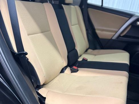 Used 2018 Toyota RAV4 XLE AWD/4WD image 18