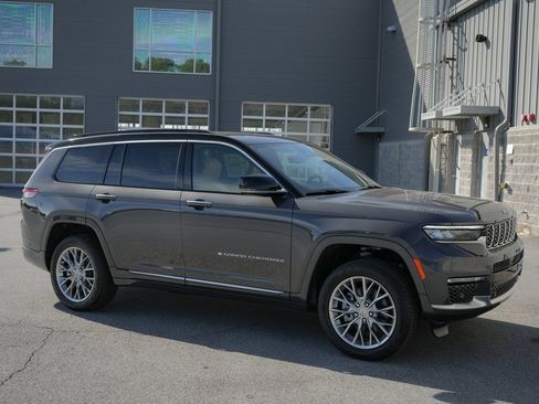Used 2025 Jeep Grand Cherokee L Summit w/ Advanced Protech Group IV AWD/4WD image 20