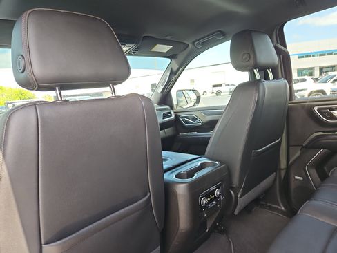 Used 2021 Chevrolet Suburban RST w/ Luxury Package AWD/4WD image 11
