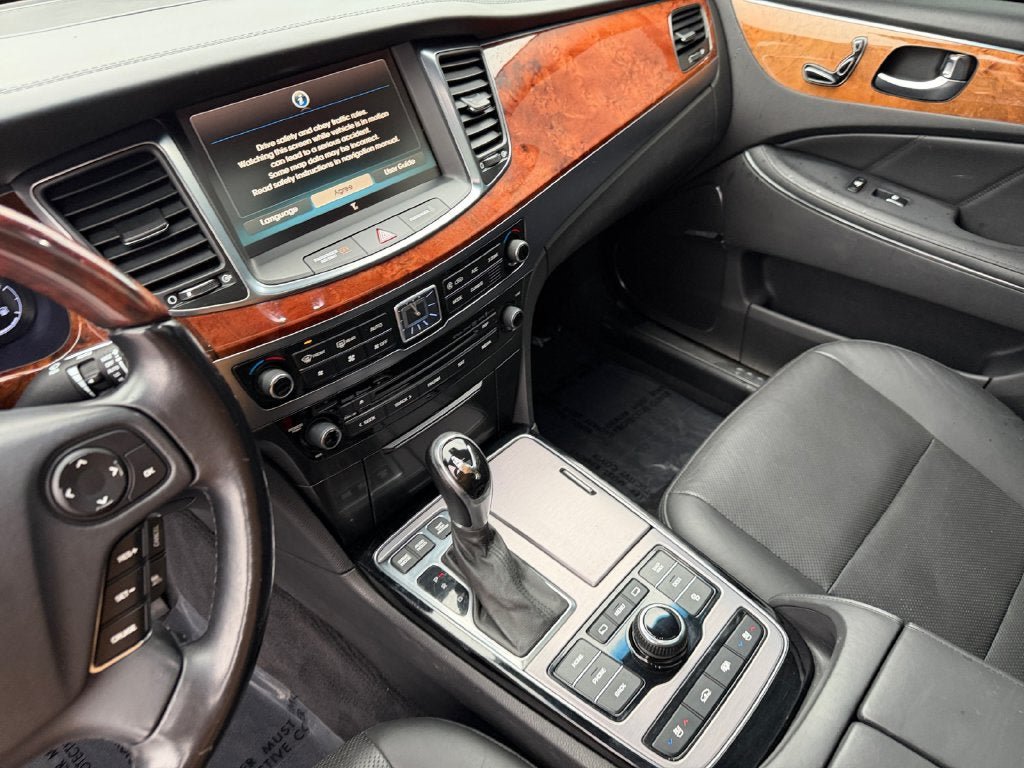 Used 2014 Hyundai Equus Signature RWD image 18