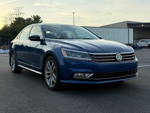Used 2017 Volkswagen Passat 1.8T SE FWD image 3