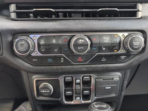 Used 2024 Jeep Wrangler Unlimited w/ Convenience Group AWD/4WD image 14