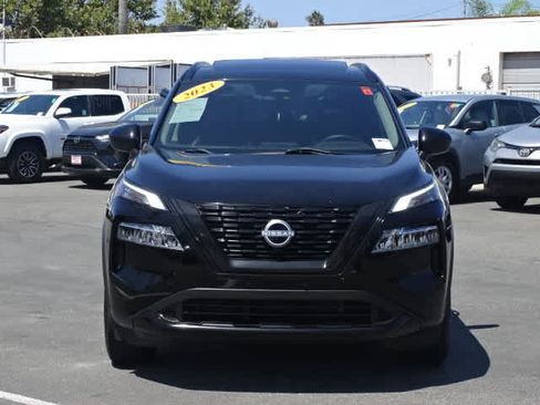 Used 2023 Nissan Rogue SV w/ SV Premium B Package FWD image 3