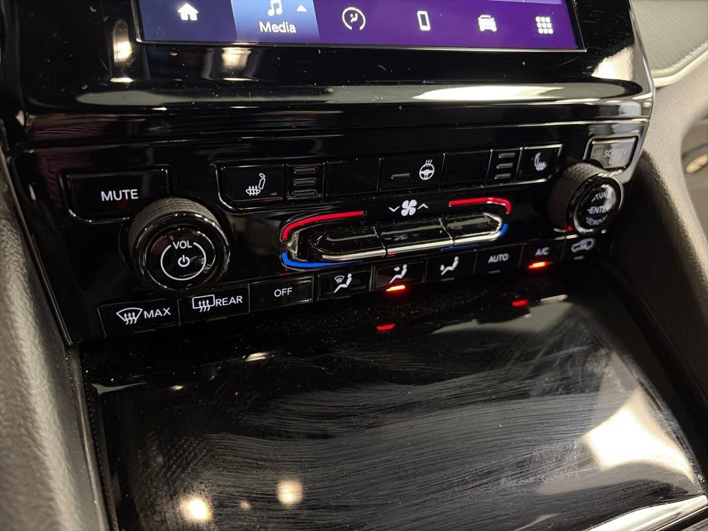 Certified 2024 Jeep Grand Cherokee Altitude AWD/4WD image 20
