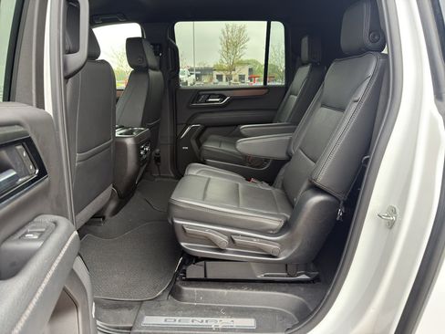 Used 2025 GMC Yukon XL Denali AWD/4WD image 36
