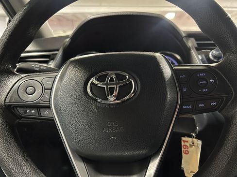 Certified 2018 Toyota Camry LE image 32