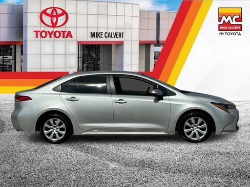 Used 2026 Toyota Corolla LE FWD image 6