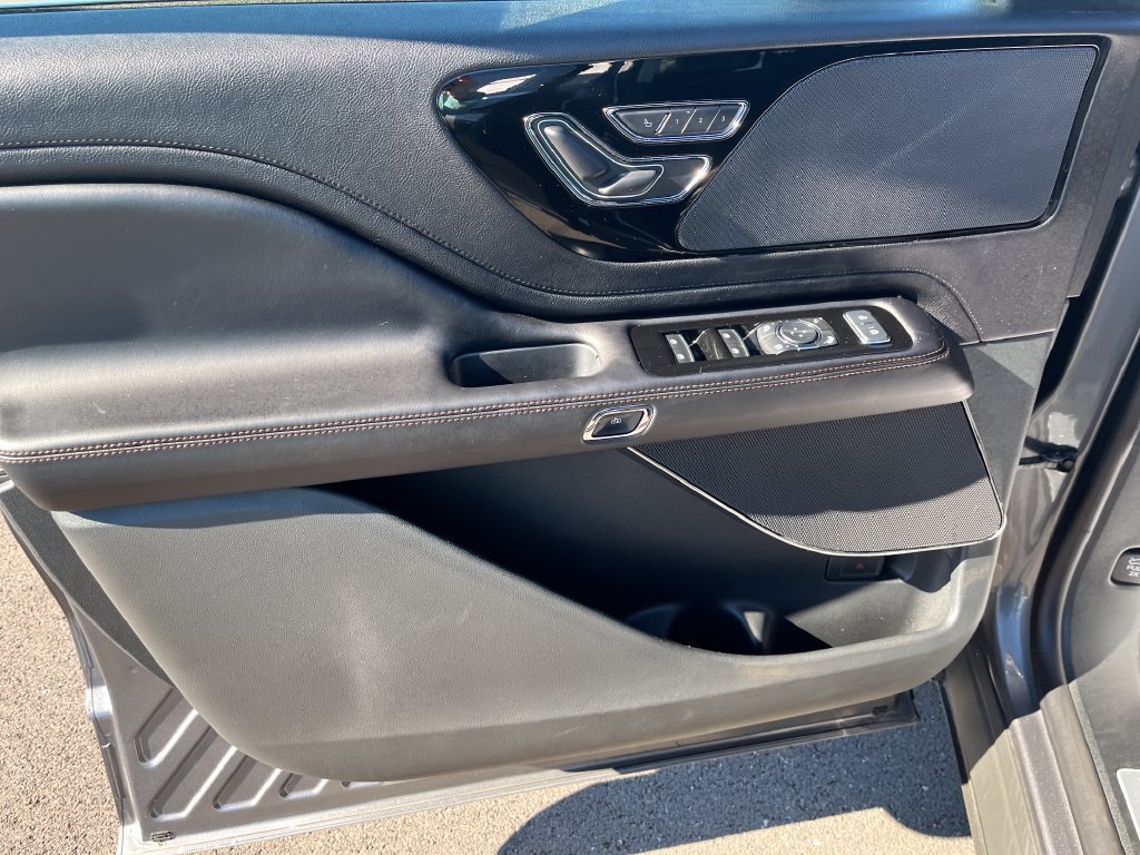 Used 2024 Lincoln Aviator AWD w/ Premium Package image 11