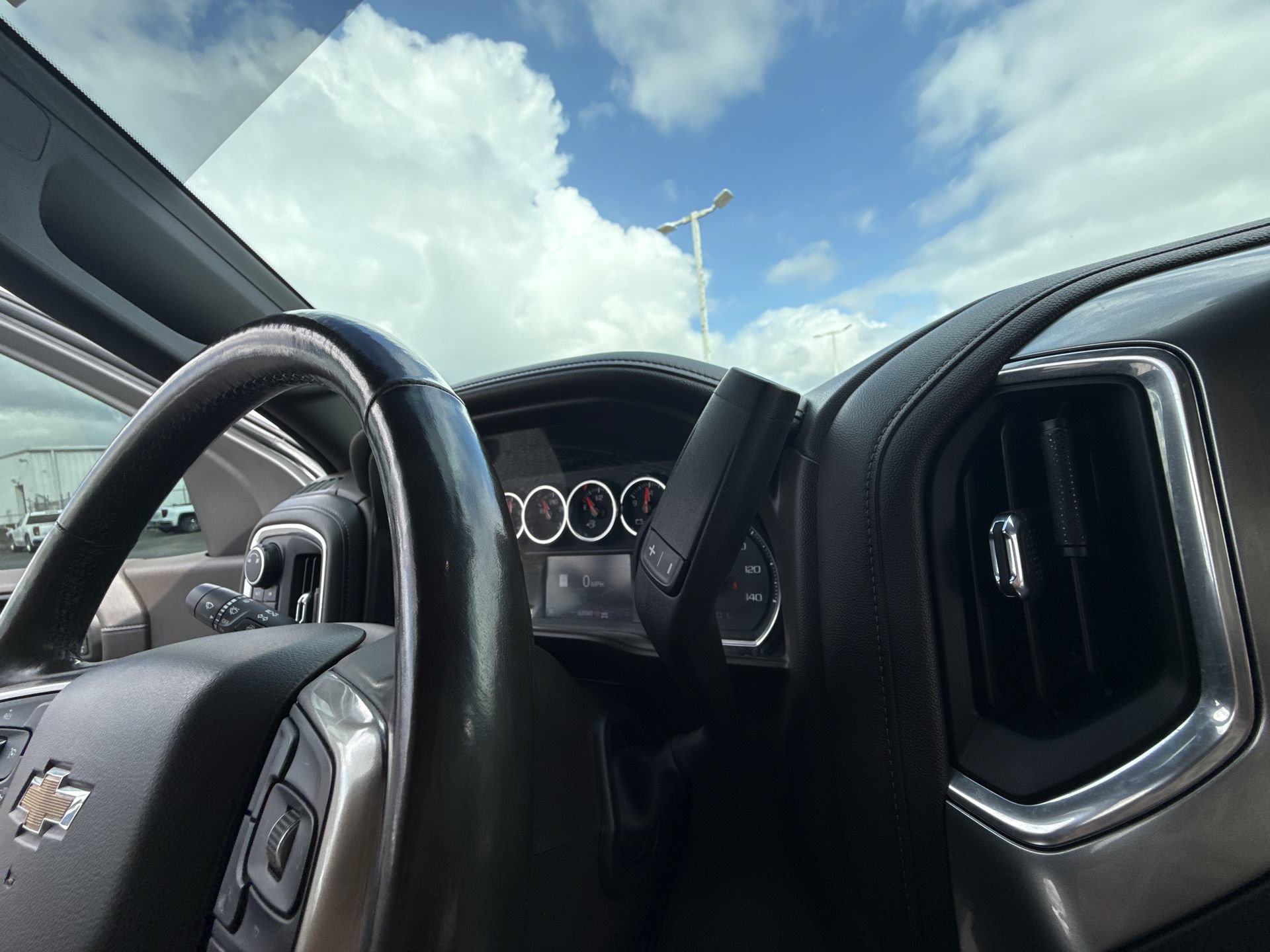 Certified 2019 Chevrolet Silverado 1500 LTZ AWD/4WD image 22
