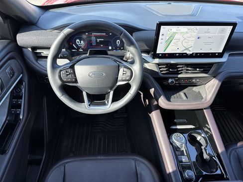 Used 2025 Ford Explorer Platinum w/ LUX Leather Package image 18