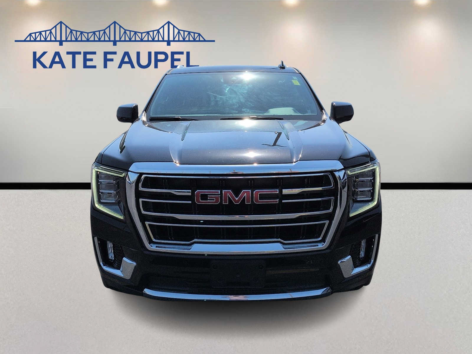 Used 2023 GMC Yukon XL SLT AWD/4WD image 2