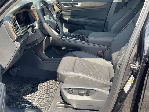 New 2026 Volkswagen Atlas SE image 12