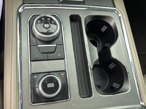 Used 2020 Ford Expedition XLT w/ Equipment Group 202A AWD/4WD image 29