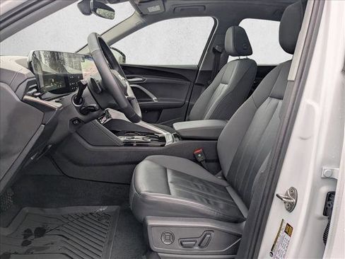 Used 2025 Audi Q5 Premium w/ Convenience Package image 16