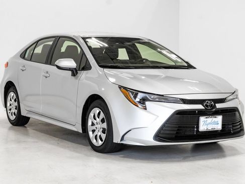 Used 2025 Toyota Corolla LE FWD image 6