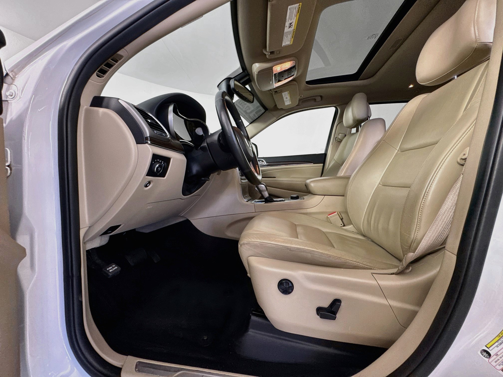 Used 2018 Jeep Grand Cherokee Limited AWD/4WD image 21