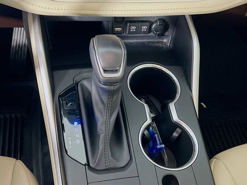 Used 2021 Toyota Highlander XLE image 17