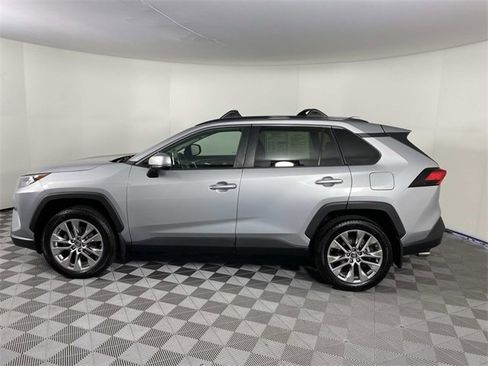Used 2019 Toyota RAV4 XLE Premium image 5