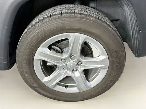 Used 2023 Jeep Compass Latitude w/ Convenience Group AWD/4WD image 11