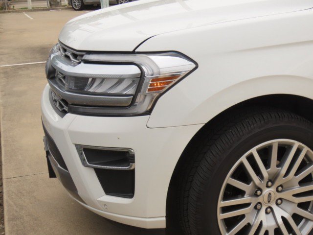 Used 2023 Ford Expedition Platinum RWD image 3