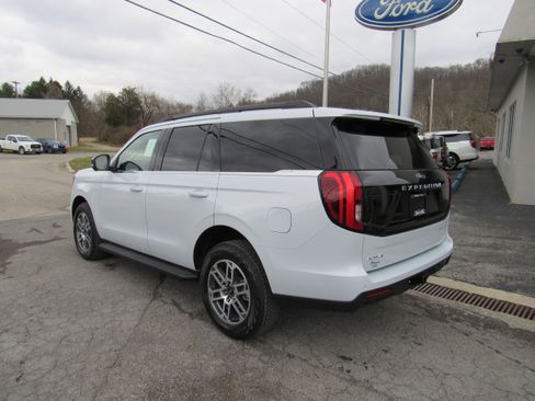 New 2025 Ford Expedition Active image 8