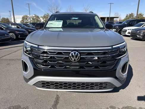 New 2026 Volkswagen Atlas Peak Edition AWD/4WD image 2
