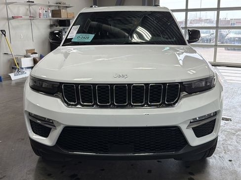 Used 2024 Jeep Grand Cherokee Limited image 2