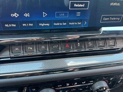 Used 2023 Chevrolet Silverado 1500 ZR2 w/ Technology Package image 37