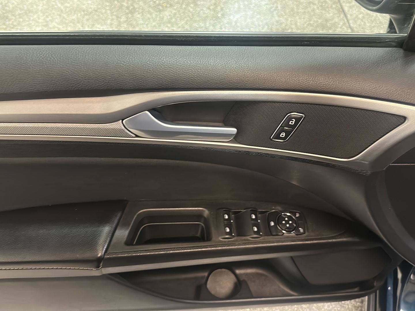 Used 2020 Ford Fusion SE AWD/4WD image 17