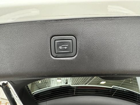 Used 2024 Chevrolet Blazer LT w/ Convenience Package image 17